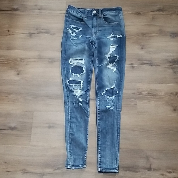 Distressed American Eagle Jeans. Size 2 - Picture 1 of 3